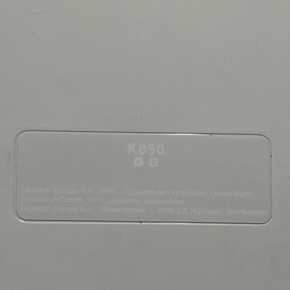 Logitech K850 Wireless Bluetooth Keyboard WORKS - Picture 3 of 3